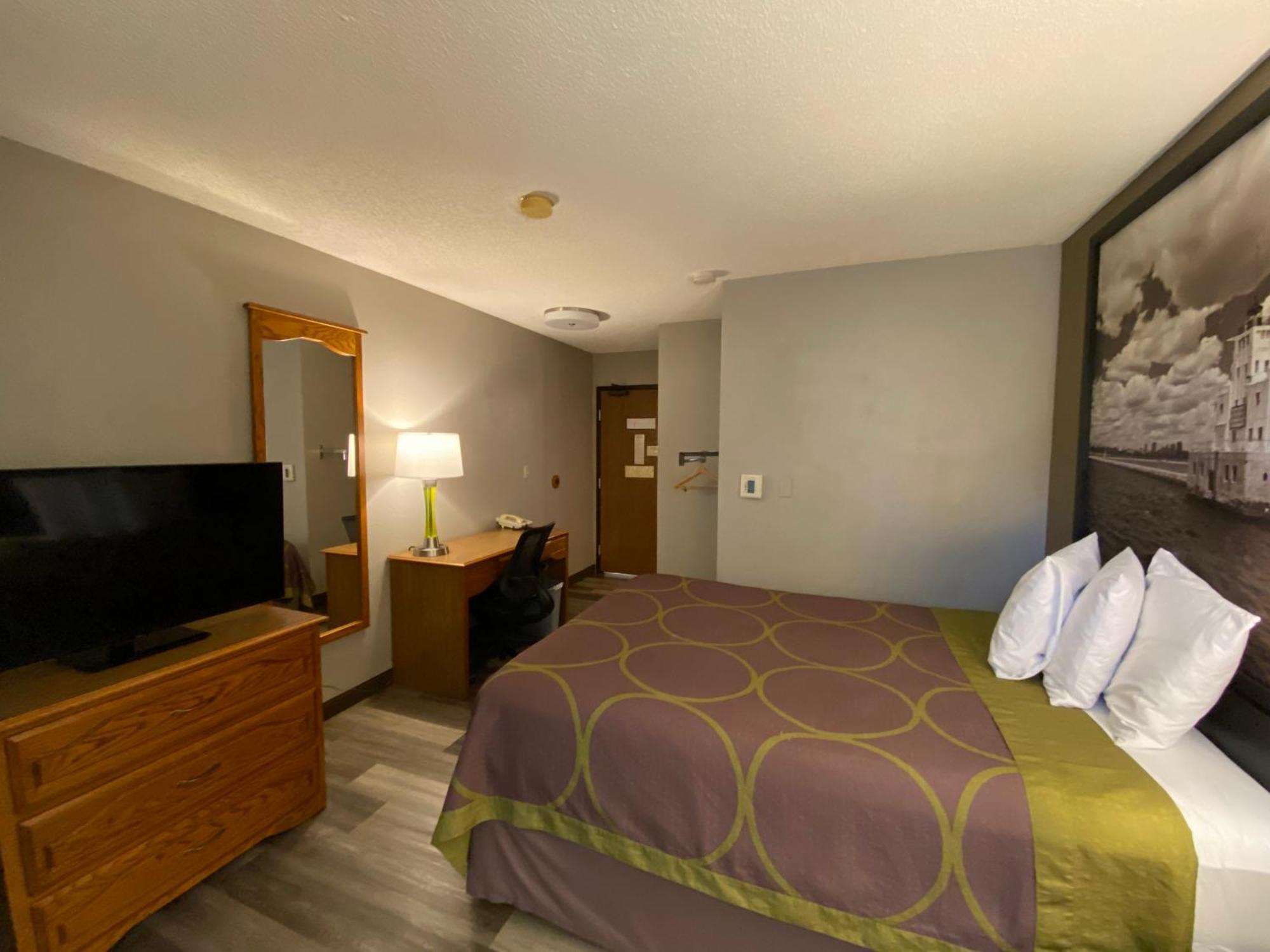 Super 8 By Wyndham Green Bay Near Stadium Exteriör bild