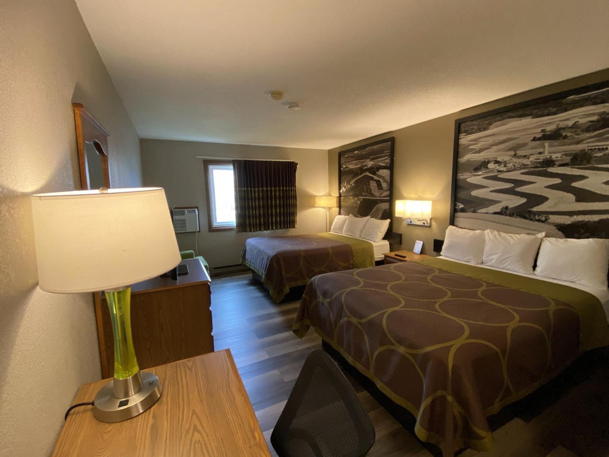 Super 8 By Wyndham Green Bay Near Stadium Exteriör bild