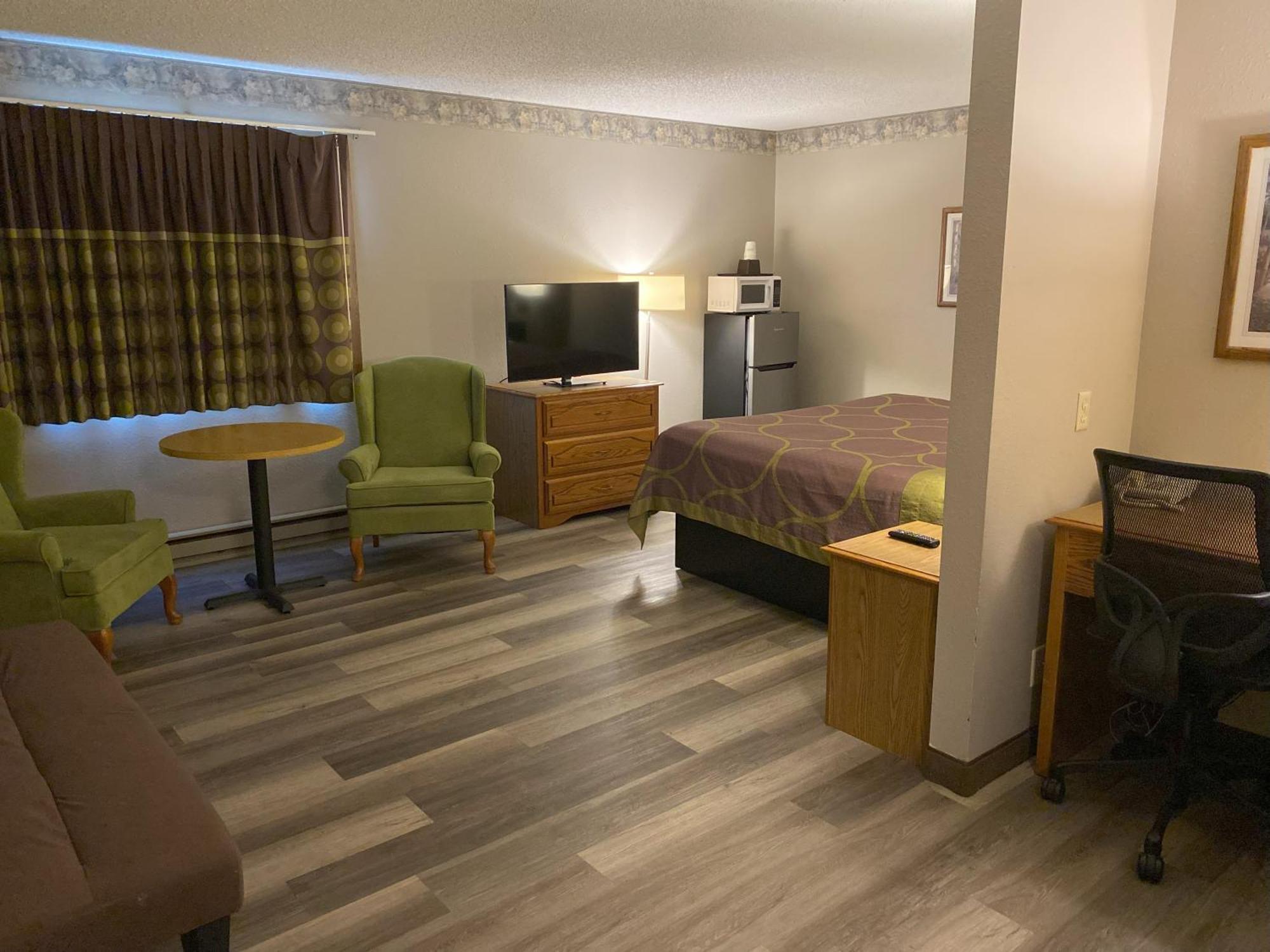 Super 8 By Wyndham Green Bay Near Stadium Exteriör bild